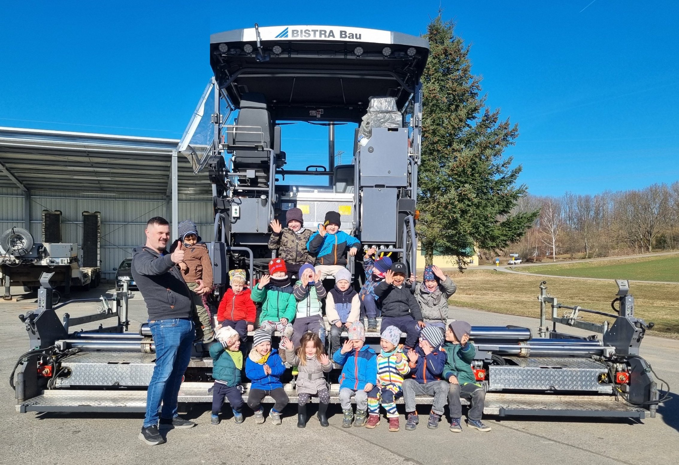 Kleine Baustellenprofis zu Besuch
